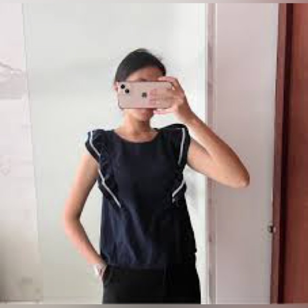 Banana Republic Embellished Open Back Flutter Sleeve Top Navy Blue Medium petite - Picture 7 of 7